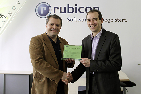 Peter Grassnigg (RUBICON) presents Franz Noll (TechTalk) with partner certificate